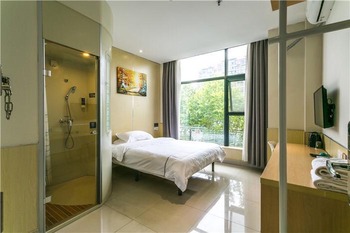 100 Inn Plus Pudong Airport Hotel Shanghai Exteriör bild